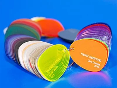 Produce small acrylic symbols using fiber laser Produce small acrylic symbols using fiber laser